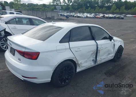 2018 Audi A3 2.0T Premium/2.0T Tech Premium z USA, uszkodzony, nr VIN WAUB8GFF4J1071801